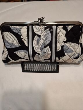 Vera Bradley Quilted Leaf-Print Kiss-Lock Clutch - Black & White